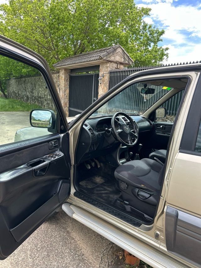 Nissan Terrano II 2004