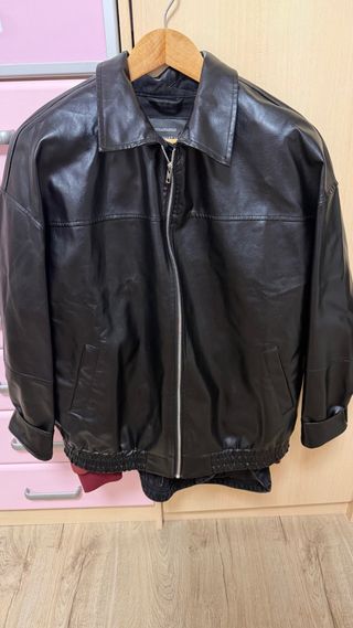 Chaqueta efecto piel negra