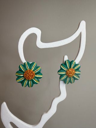 Pendientes de botón flor verde y dorado