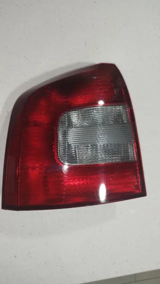 Piloto Trasero Izquierdo Skoda Octavia Combi 2