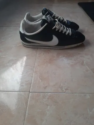 Zapatillas Nike Negras y Blancas