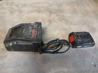 Cargador Bosch AL 1820 CV y Batería 18V