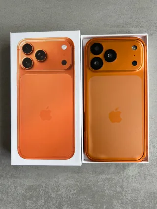 Móvil naranja con accesorios