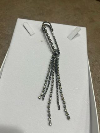 Spilla vintage a balia con strass e pendenti