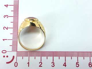 sello oro 18k con piedra con rubi
