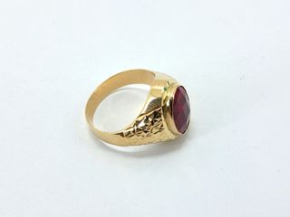 sello oro 18k con piedra con rubi