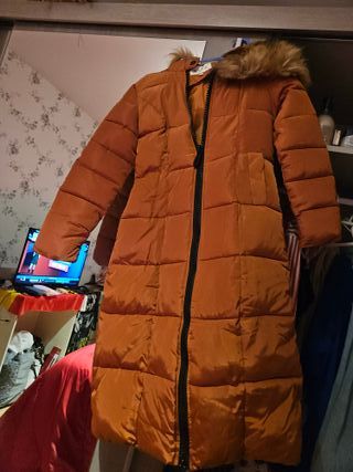 Cazadora larga naranja con capucha