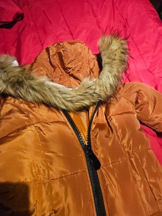 Cazadora larga naranja con capucha