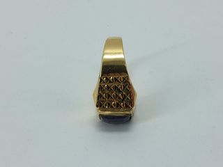 sello oro 18k con piedra con zafiro