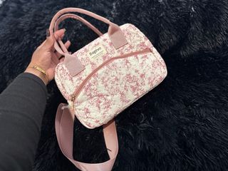 Pañalera pequeña floral rosa