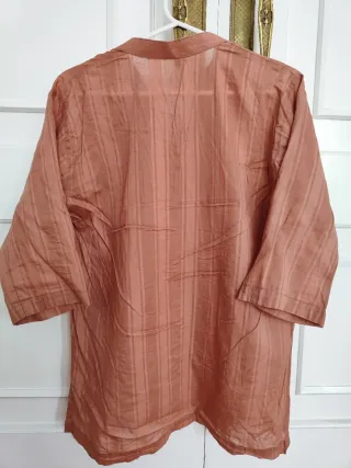 Camisa coral con rayas