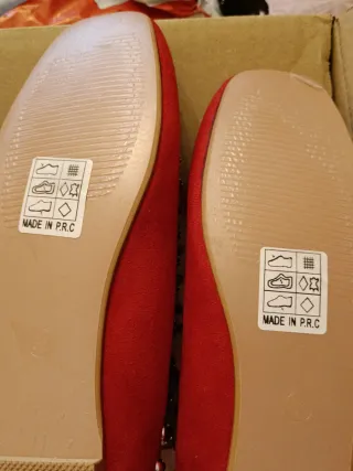 Zapatos rojos tachuelas talla 36