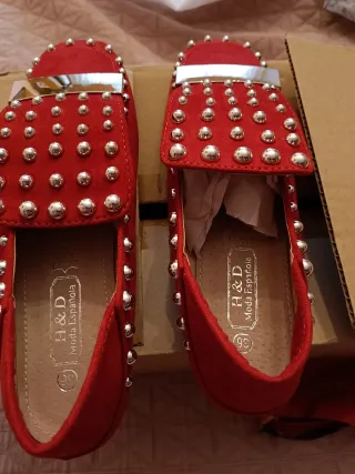 Zapatos rojos tachuelas talla 36