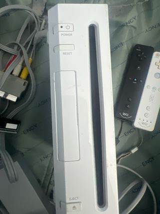 Consola Wii + 5 Juegos + 2 Mandos