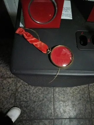 Portafotos vintage y medallón bronce