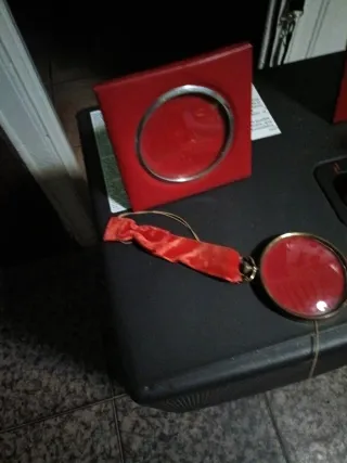 Portafotos vintage y medallón bronce