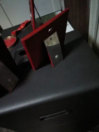 Portafotos vintage y medallón bronce