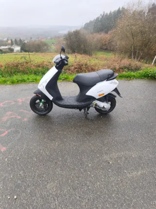 Piaggio Zip 2T Scooter