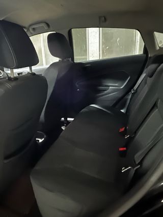 Ford Fiesta 1.6tdci 90cv año 2010