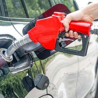 Carrete de Manguera de Combustible, 19.05 mm x 20.12 m, Carrete de Manguera Diesel Retráctil Extra Largo, Construcción de Acero Carbono de Alta Resistencia con Boquilla Automática de Combustible, ...