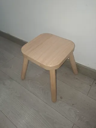 Taburete bajo de madera Ikea