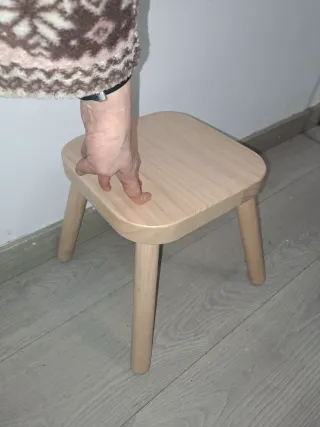 Taburete bajo de madera Ikea