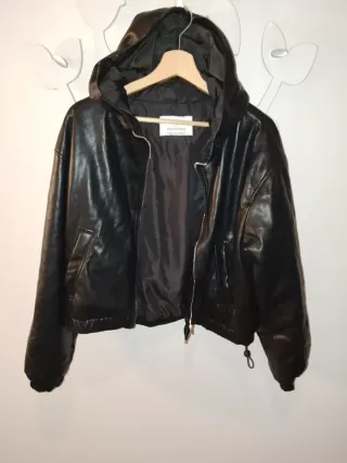 Cazadora negra Stradivarius Talla S