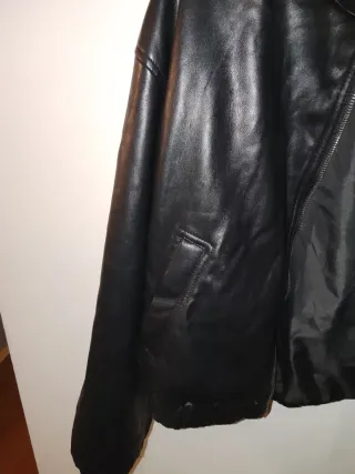 Cazadora negra Stradivarius Talla S