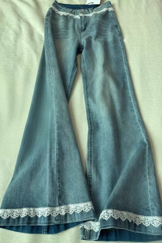 Pantaloni a campana con pizzo