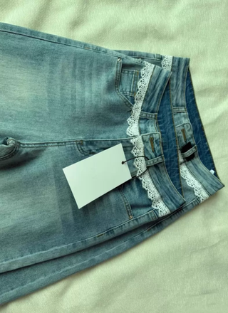 Pantaloni a campana con pizzo