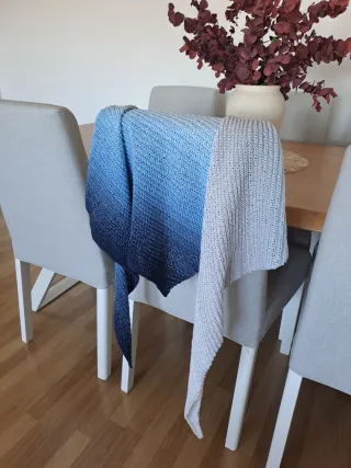Bufanda Shawl tejido a mano Ganchillo Azul