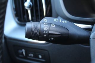 Volvo XC60 2.0 T8 AWD Business Plus Auto