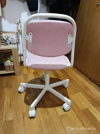 Silla infantil IKEA ÖRFJÄLL rosa y blanca