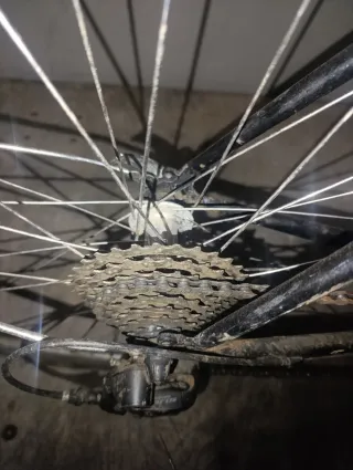 Bicicleta de carrera negra