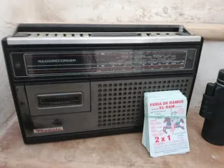 Radio y Cámara Antigua