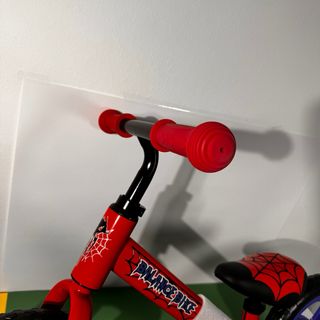 Bicicleta de equilibrio infantil roja