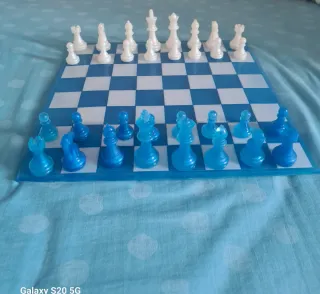 Scacchiera completa con 32 pezzi