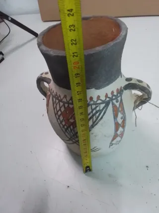 Jarrón de barro decorado