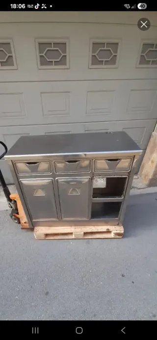 Mueble de acero inoxidable con cajones