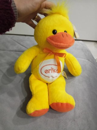 Peluche papera gialla con fiocco