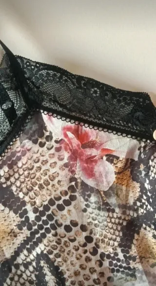 Top Lencero Serpiente y Flores Curvy nuevo