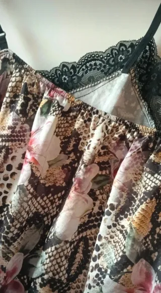 Top Lencero Serpiente y Flores Curvy nuevo