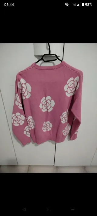 Maglione rosa con fiori paillettes