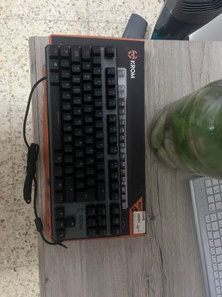 Teclado Mecánico Krom 1mes de uso