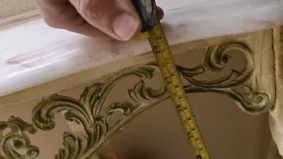 Recibidor pintado a mano con mármol