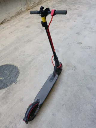 Patinete Eléctrico Xiaomi Essential Negro/Rojo