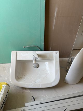 Lavabo Teka de pie blanco, tengo 2.