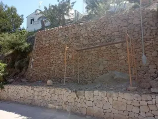 Muro de piedra natural