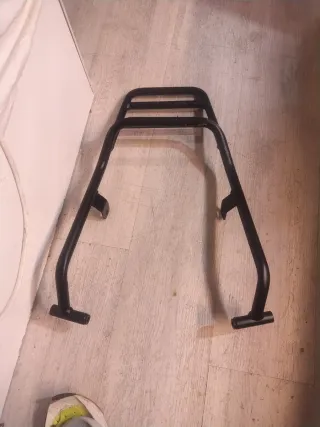 Portaequipajes trasero motor / Agarre trasero moto