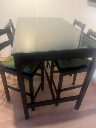 Mesa alta cristal y 4 sillas negras comedor/cocina